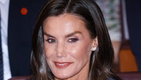 Letizia di Spagna, visita di Stato annullata per lutto. E il look è sbagliatissimo