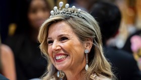 Maxima d’Olanda preziosa con tiara e ricami, oggi come 15 anni fa