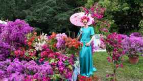 Orticola 2025 in foto, fiori colorati, composizioni meravigliose e costumi d’epoca