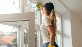 Come pulire gli infissi in PVC senza rovinarli, i trucchi infallibili