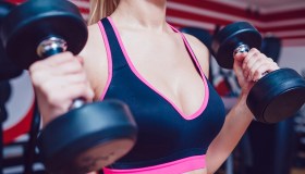Indossi spesso il reggiseno per lo sport? Fai (più) attenzione alla colonna vertebrale