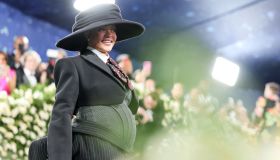 Rihanna sarà mamma per la terza volta, l’annuncio sul red carpet del Met Gala