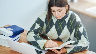 Giulia Stabile risponde agli haters: “Mi danno della raccomandata”