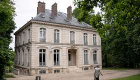La prestigiosa villa di Karl Lagerfeld a Louveciennes messa all’asta