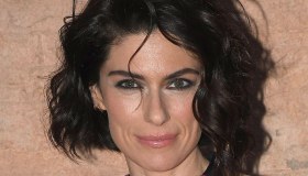 Anna Valle compie 50 anni: il segreto è tutto in yoga, pilates e dieta sana