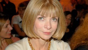 Anna Wintour senza veli: il murale a Milano (con Melania Trump)