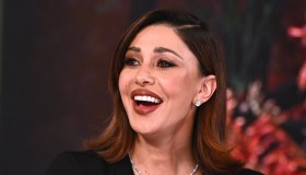 Belen come Jennifer Lopez, che show a Capri: canta e balla Suavemente