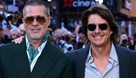 Brad Pitt e Tom Cruise, l’abbraccio dei due sex symbol a Londra fa impazzire i fan