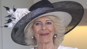 Re Carlo, al Royal Ascot Camilla punta di nuovo sul bianco, ma la Principessa è raggiante