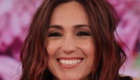 Caterina Balivo fresca e glamour con l’abito a fiori firmato da Belen Rodriguez