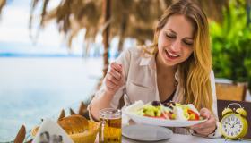 Digiuno intermittente in estate: funziona anche con giornate più lunghe e calde?