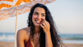 Tintarella al top con la promo dell’estate: ti abbronzi, ti proteggi e ti idrati con il dopo sole in regalo