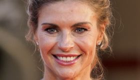 Martina Colombari incanta con l’abito da favola alla Notte delle Streghe