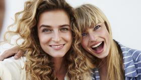 Questo siero alla cheratina è tutto ciò di cui hanno bisogno i tuoi capelli adesso