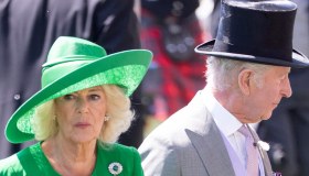Re Carlo e Camilla in verde smeraldo si ignora al Royal Ascot
