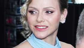 Charlene di Monaco statuaria: abito aderente, spalle scoperte e diamanti al Festival di Monte-Carlo