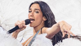 Dua Lipa a Milano omaggia Raffaella Carrà con A far l’amore comincia tu: il video