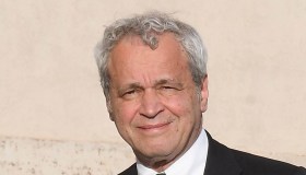 Enrico Mentana lascia TgLa7? “Bisogna capire quando staccare”. Ma nei commenti: “Direttore rimani”