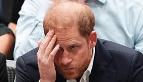 Re Carlo si dimentica di Harry. “Come se non esistesse più”