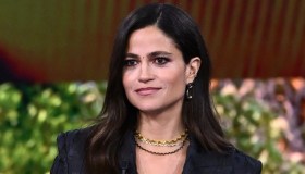 Isola dei Famosi, tutti contro tutti e Adinolfi si rasa a zero. Gentili: “Non lo riconosco più”