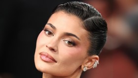 Kylie Jenner lascia Venezia in total leopardato: anche il comfy look diventa chic