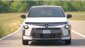 Lancia Ypsilon HF Line: grinta, stile e cuore italiano per donne che amano distinguersi