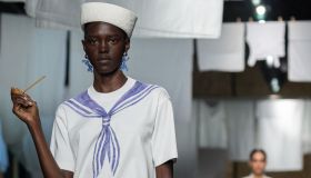 Il look alla marinara è riemerso dagli abissi della moda: come vestirlo nell’estate 2025