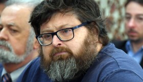 Isola 2025, paura per i naufraghi: “Tutte le capanne distrutte”