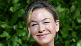 Renée Zellweger da sola sul red carpet, lei e il compagno non vivono più insieme