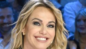 Sonia Bruganelli sul rapporto con l’ex Paolo Bonolis: “Con i figli sono molto più presente di lui”