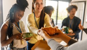 Vuoi viaggiare, aiutare e conoscere persone da tutto il mondo? Scopri come partire per un’esperienza di volontariato all’estero