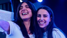 Ambra Angiolini e Jolanda Renga, il duetto su T’appartengo al Milano Pride