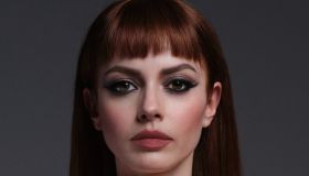 Annalisa in rosso fuoco per il nuovo album: la prima foto