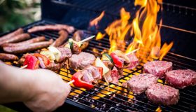 Il barbecue portatile è la soluzione per organizzare grigliate ovunque tu sia (e costa pochissimo)