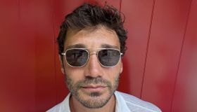 Stefano De Martino in vacanza d’amore con Caroline, baci e carezze in barca