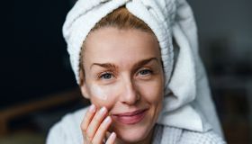 Questa crema viso, best seller da anni, è ancora la scelta migliore su cui puntare per la skincare notturna