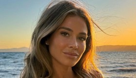 Diletta Leotta, le foto dalla vacanza svizzera tra mini dress e bikini