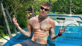 Fedez e Giulia: il bacio al mare che conferma l’amore