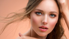 Naturale ed estivo, il guava girl è il trend trucco dalle tropical vibes su cui puntare adesso