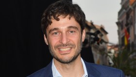 Lino Guanciale torna sulla Rai in Ricciardi 3 e L’invisibile: anticipazioni