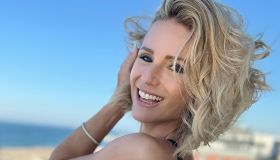 Michelle Hunziker relax in costume con Aurora Ramazzotti e il bikini nero è una favola