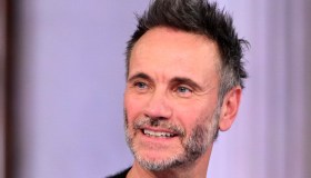 Quanti anni ha Nek, ieri e oggi: dai tour alla conduzione