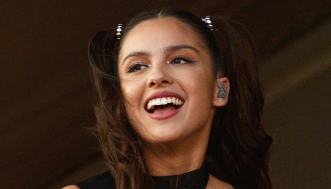 Vanessa Hudgens mamma bis, il divertente annuncio social: “Secondo Round”