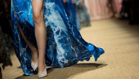 Il pareo si indossa dalla spiaggia alla città: le fashion inspo per l’estate 2025