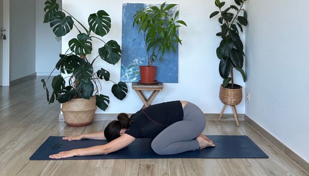 posizione del bambino yoga tappetino esecuzione