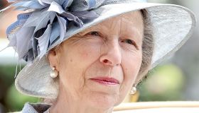 La Principessa Anna a piedi nudi a un evento reale (e segue la regola di Elisabetta)