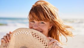 Pelle baciata dal sole, ma protetta e idratata, con i solari SPF 100. I migliori