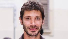 Stefano De Martino innamorato di Caroline Tronelli: baci e coccole. E la famiglia di lei approva