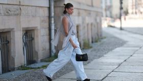 L’iconica ciabatta si trasforma in un sandalo col tacco. È la cosa più comfy da mettere ai piedi in estate