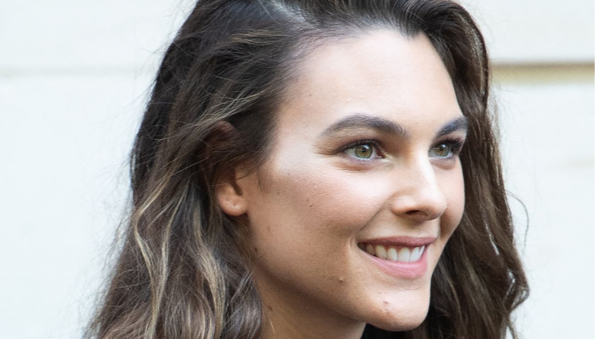 Vittoria Ceretti, il look little black dress e ballerine per incantare Parigi